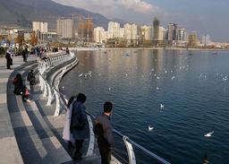 دریاچه چیتگر، یکی از جاذبه‌های طبیعی بی‌نظیر در قلب شهر تهران