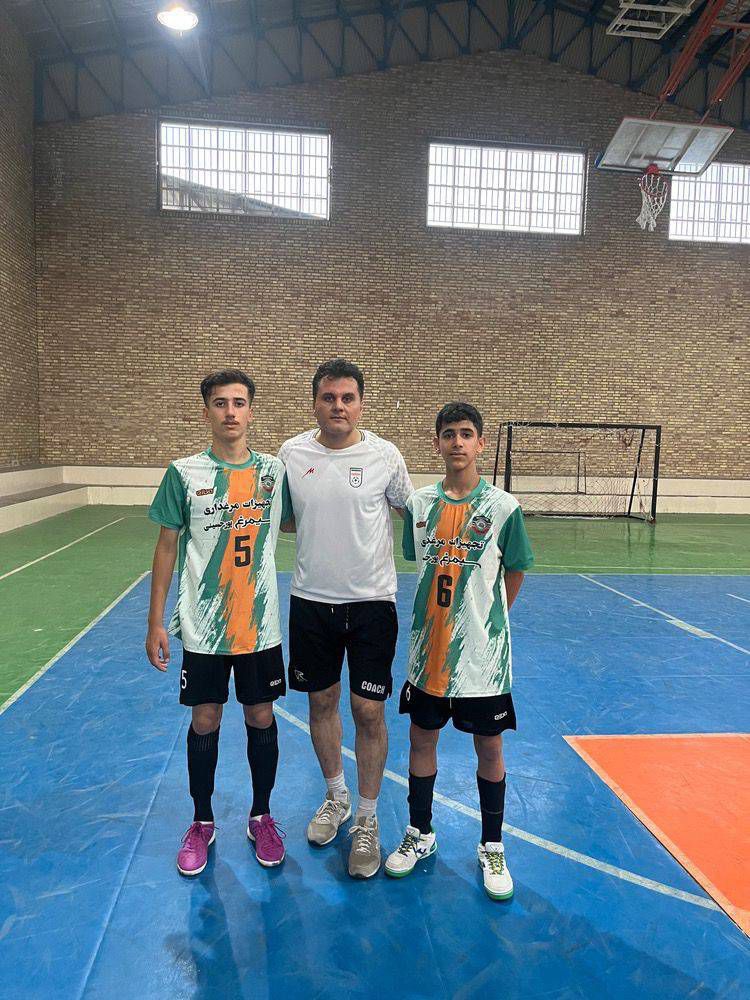حضور محمدطاهر حمیدنژاد و امیرعلی صحراگرد در تیم ملی پوشان گنبد در مسابقات نونهالان فوتسال مناطق کشور شمار ۵