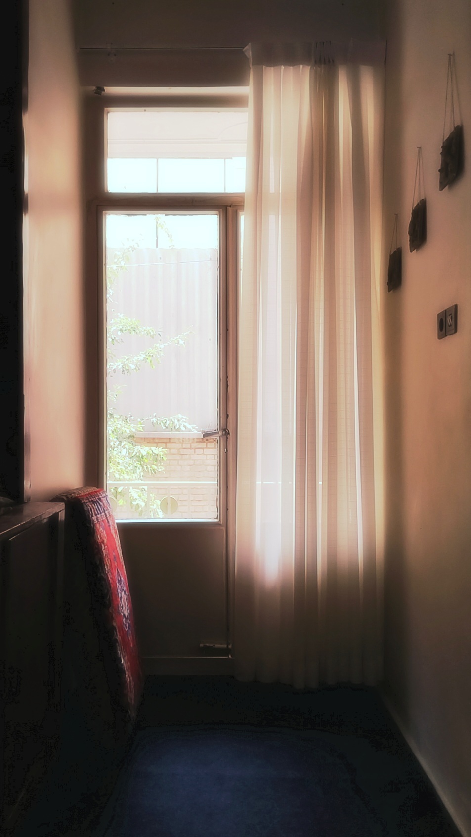 دری به همان حیاط پنجاه ساله . از شنبههای میانه . ساعت 10:58