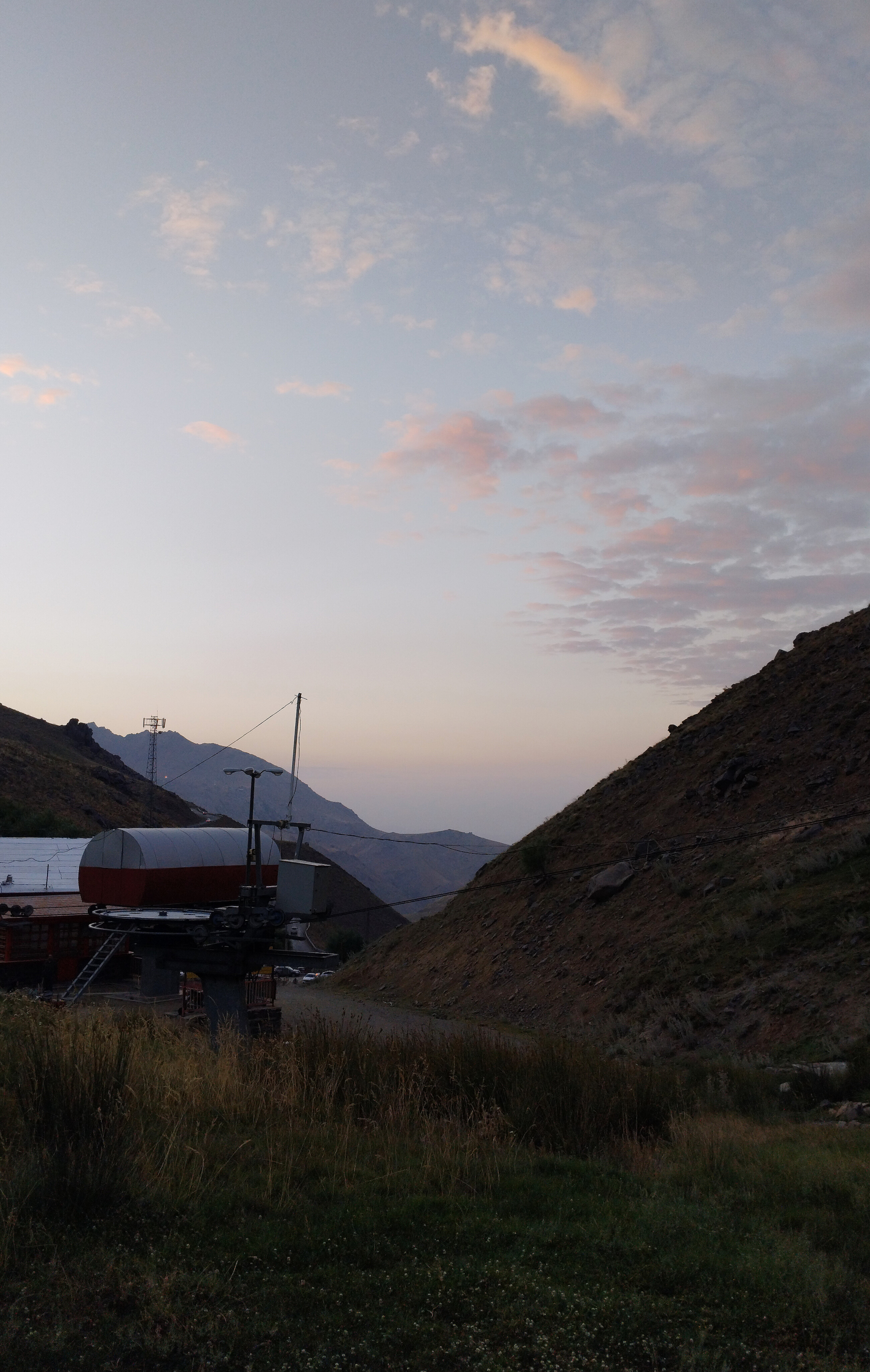 در دامانِ مادر کوهستان . تا طلوع فردا . این منحنی عجیب و غریب .