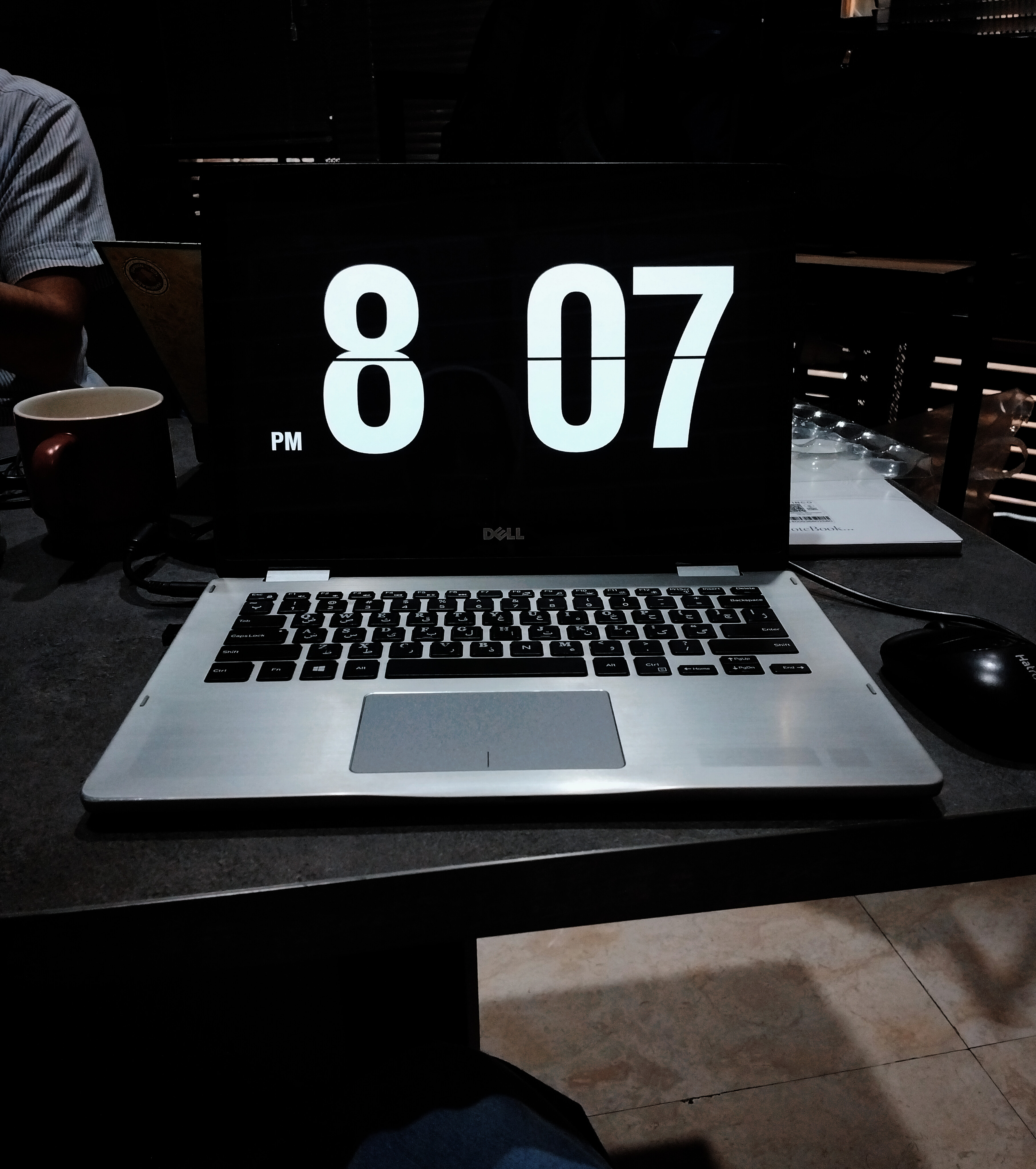 دفتر کار با قهوه‌‌ای که روی شیرینی اقبال ما تلخ بود .