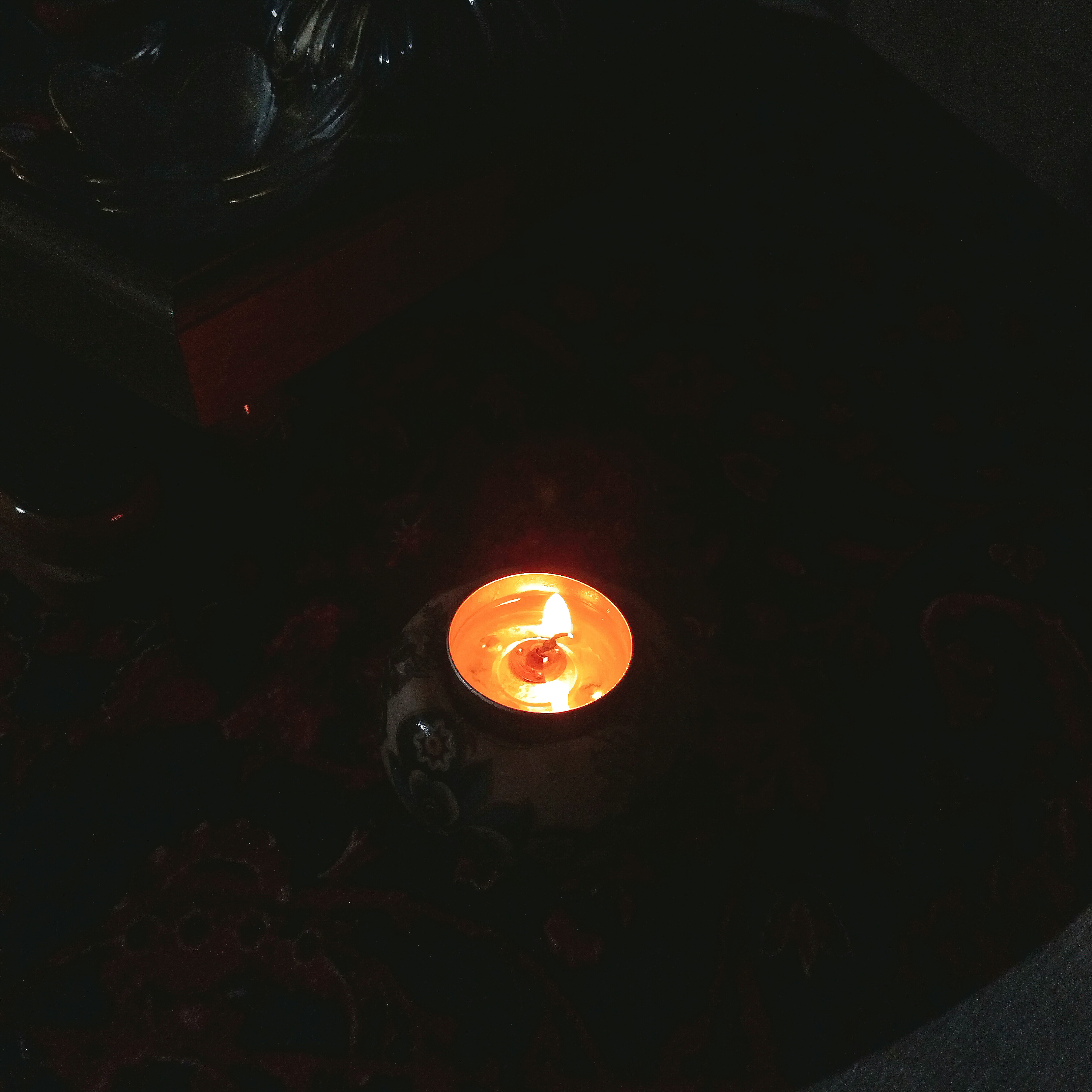 پس تازیانه بود و تن، وطن زیر تازیانه بود