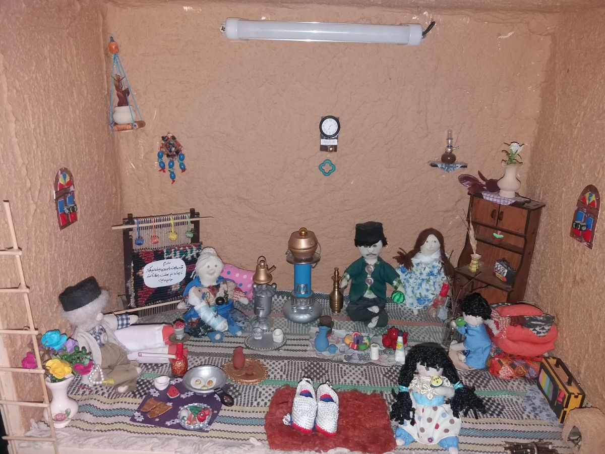 خاطرات قرنطینه کرونا تابلو سنتی اتاق روستایی ساخته شده با خرده   ریزهای انباری در دوران قرنطینه 