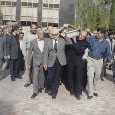 تشییع پیکر زندهیاد شاهرخ مسکوب؛ حسن کامشاد جلودار است