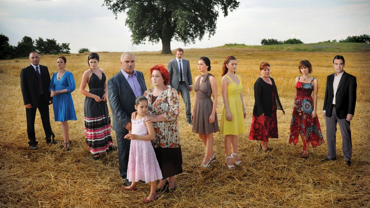 دانلود سریال برگ ریزان برگریزان Yaprak Dokumu دوبله فارسی تمام قسمت ها