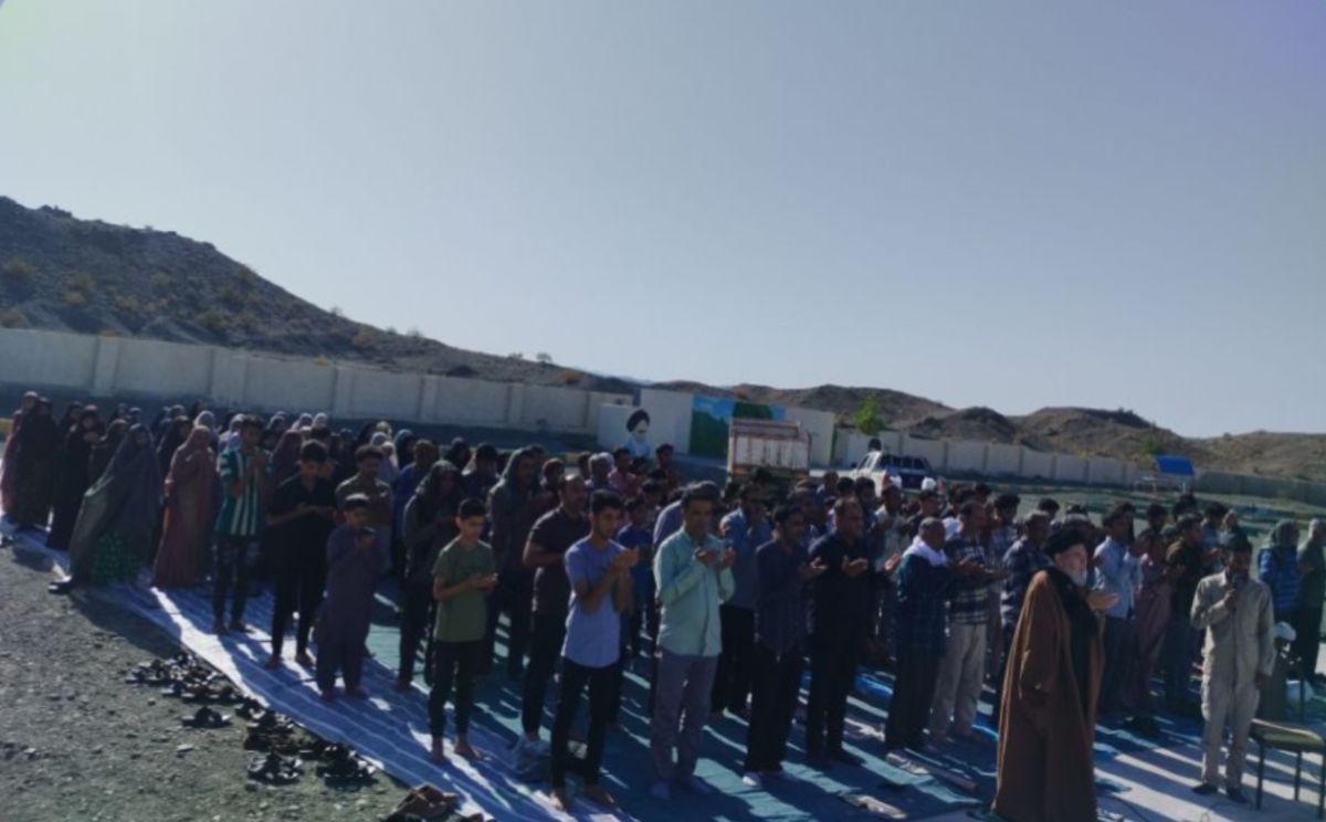 عکس اقامه نماز عید سعید فطر روستای چوخون ۱۴۰۴