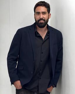 سینا دانشمند تهیه کننده و مدیر هنری