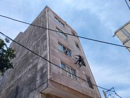 شستن نمای ساختمان در بابل و امل و شمال کشور با طناب بدون داربست بابل امل راپل