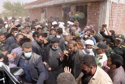 عزیز مثل یک خدمت‌گزار