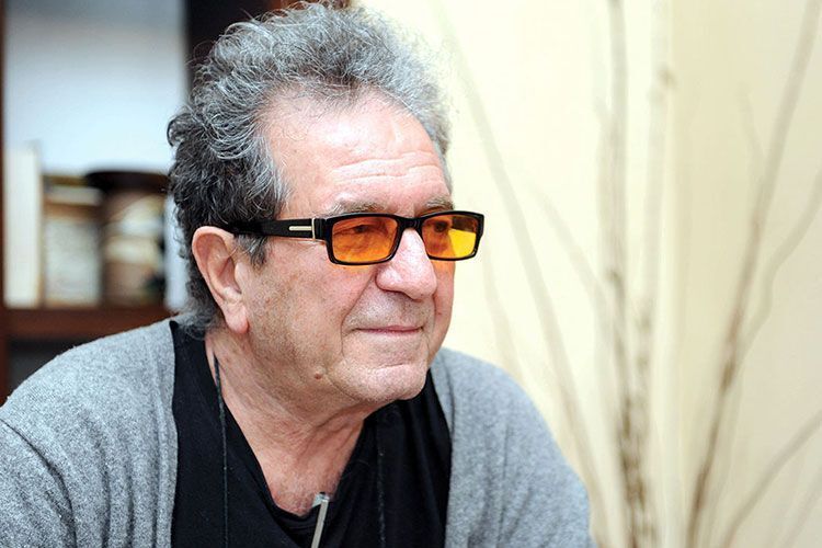 به بهانه فوت داریوش مهرجویی، مترجم کتاب جهان هولوگرافیک