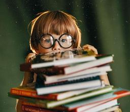 الیار در میان کتاب‌ها