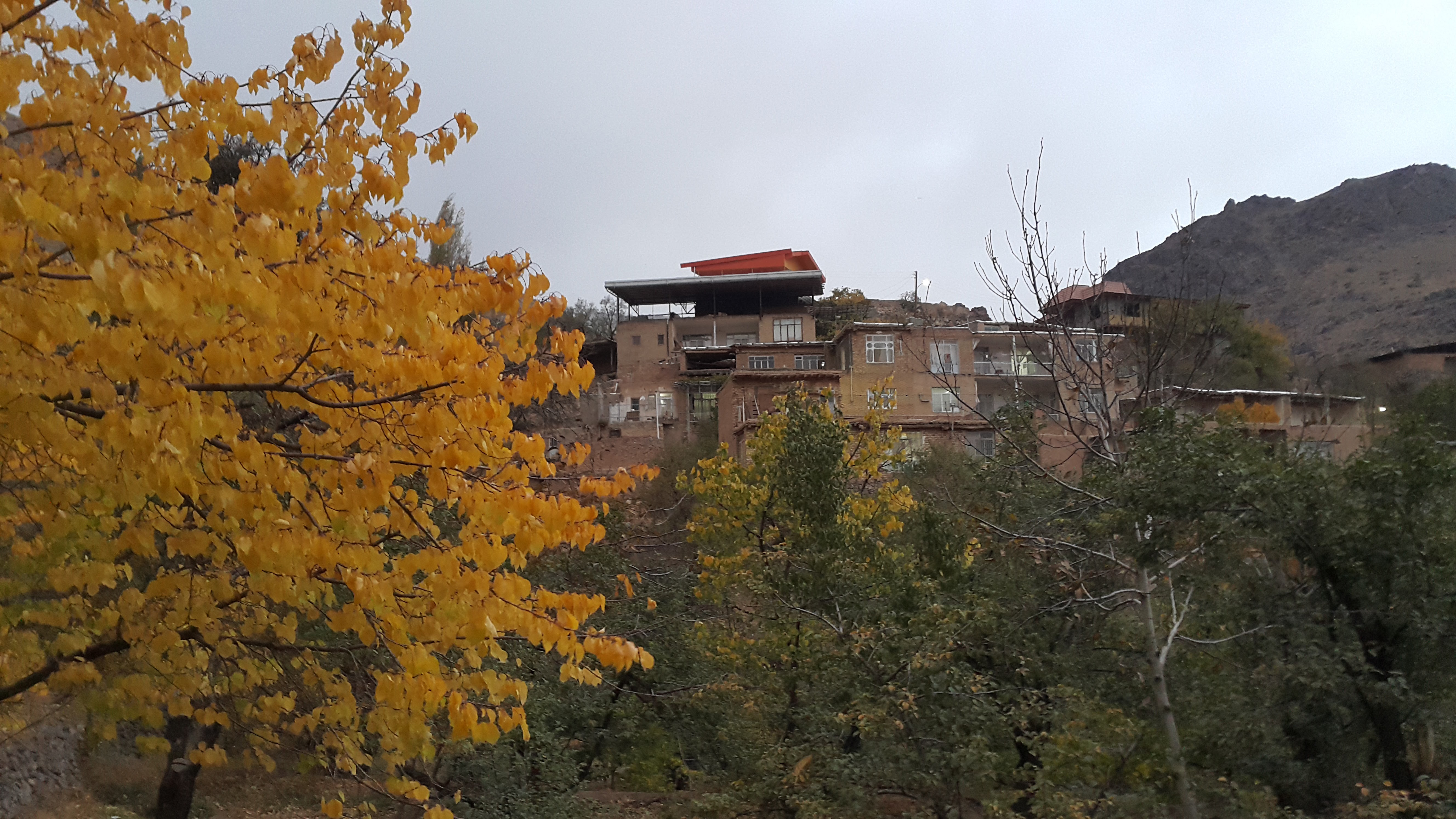عکس صرفا تزئینیه و با گوشی در روستای قمصر گرفتم