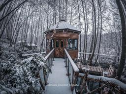 اسرار همسایگان من ( جای پا روی برف)