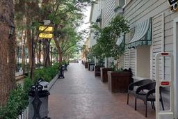 دنده‌عقب تا مشهد – خاطرات یک سفر دونفره