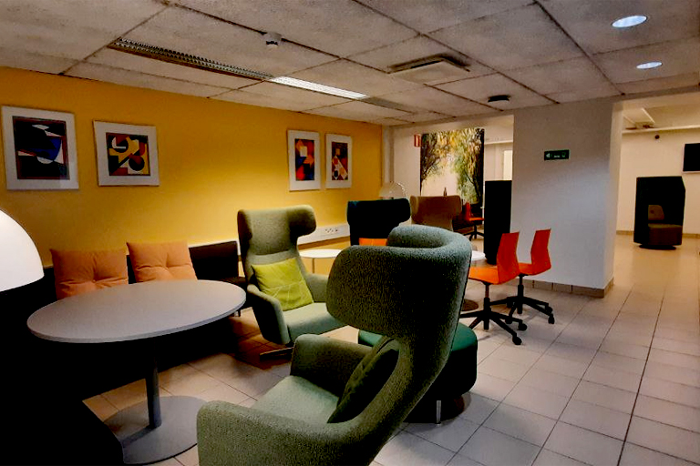 فضای مطالعه دانشکده اقتصاد شهر تورکو فنلاند