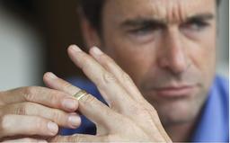 طلاق از ناحیه زوج (مرد) چگونه انجام می پذیرد