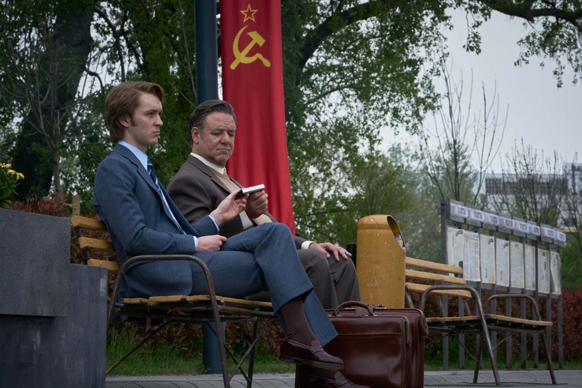 گفتنی است فیلمی از سرگذشت آدولف تولکاچوف به اسم «جاسوس میلیارد دلاری» با بازی راسل کرو، در مرحله پس از تولید قرار دارد و در سال 2026 اکران خواهد شد. این فیلم، برداشتی از کتابی با همین نام است که در سال 2015 به قلم دیوید هافمن منتشر شد.