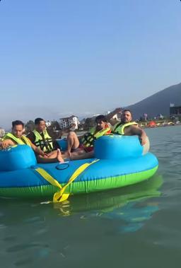 تفریحات آبی پلاژ تسلا