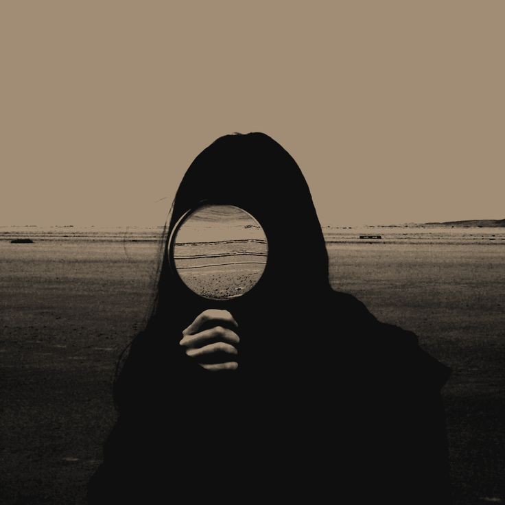 انعکاس آینه ی خالی...