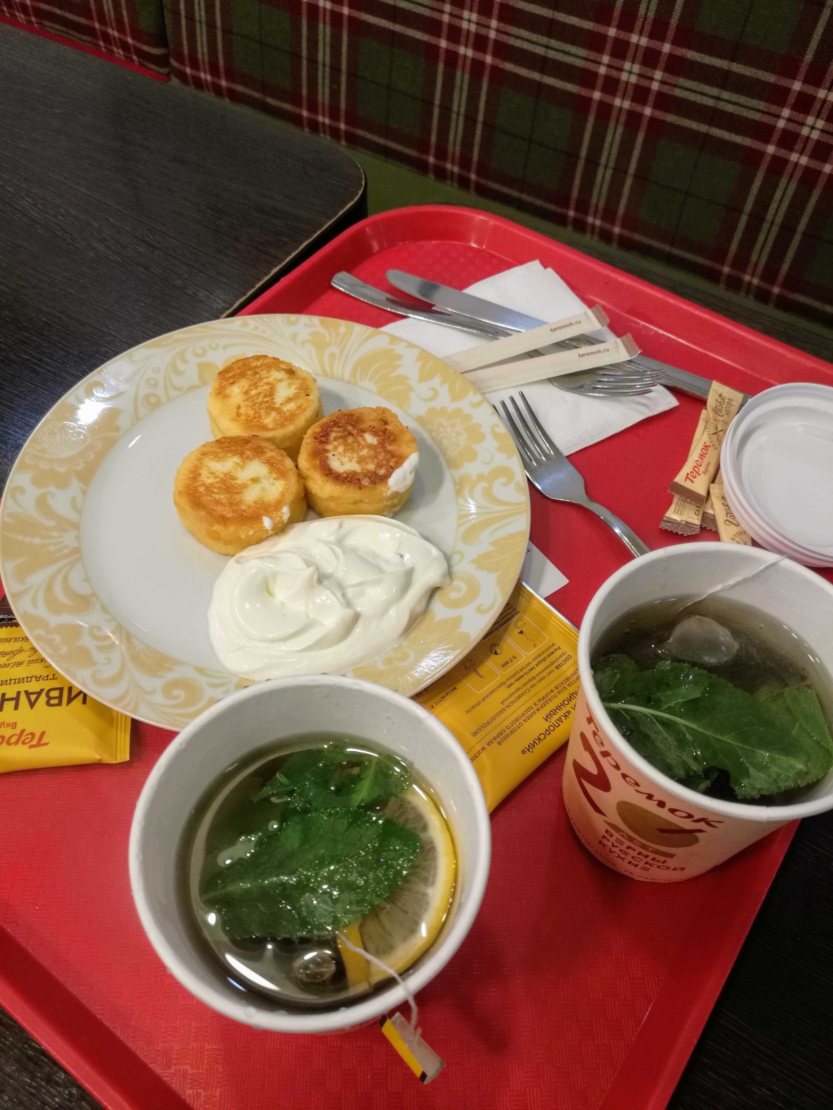 چای و سیرنیکی در رستوران ترموک