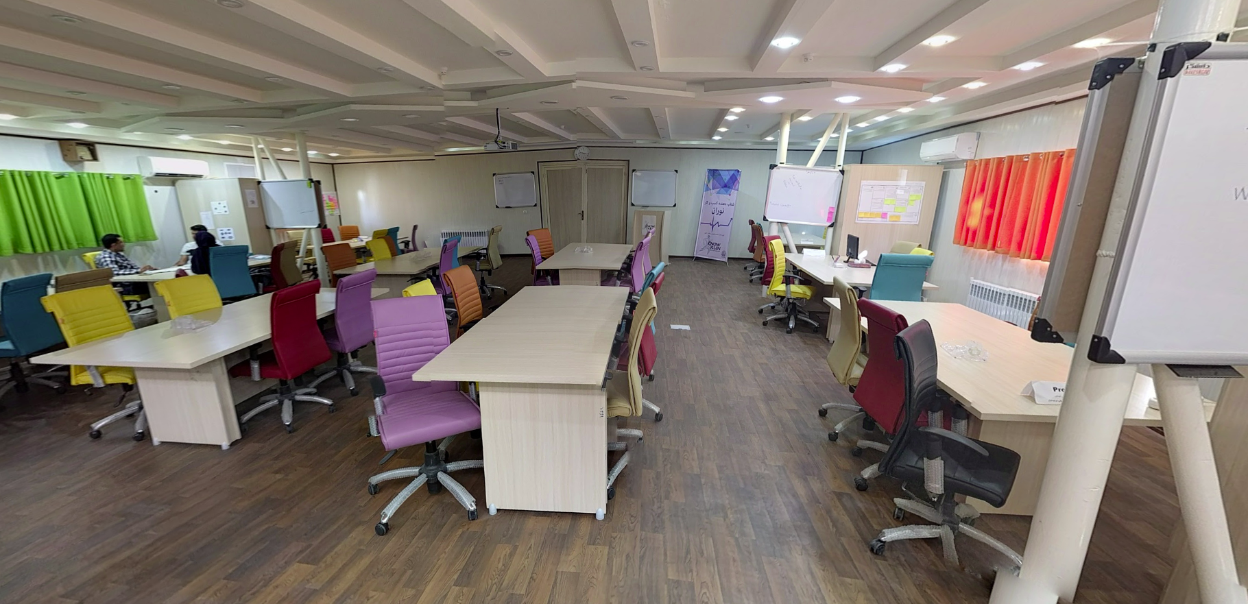 فضای کار نوران