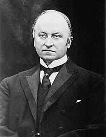 لرد کرزن وزیر امور خارجه بریتانیا و عامل انگلیسی انعقاد قرارداد ۱۹۱۹