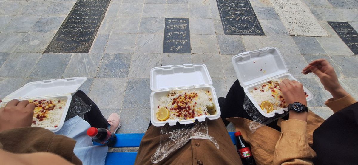 و غذایی که تو بارون خوردیم بعد دیدن گلاب گیری