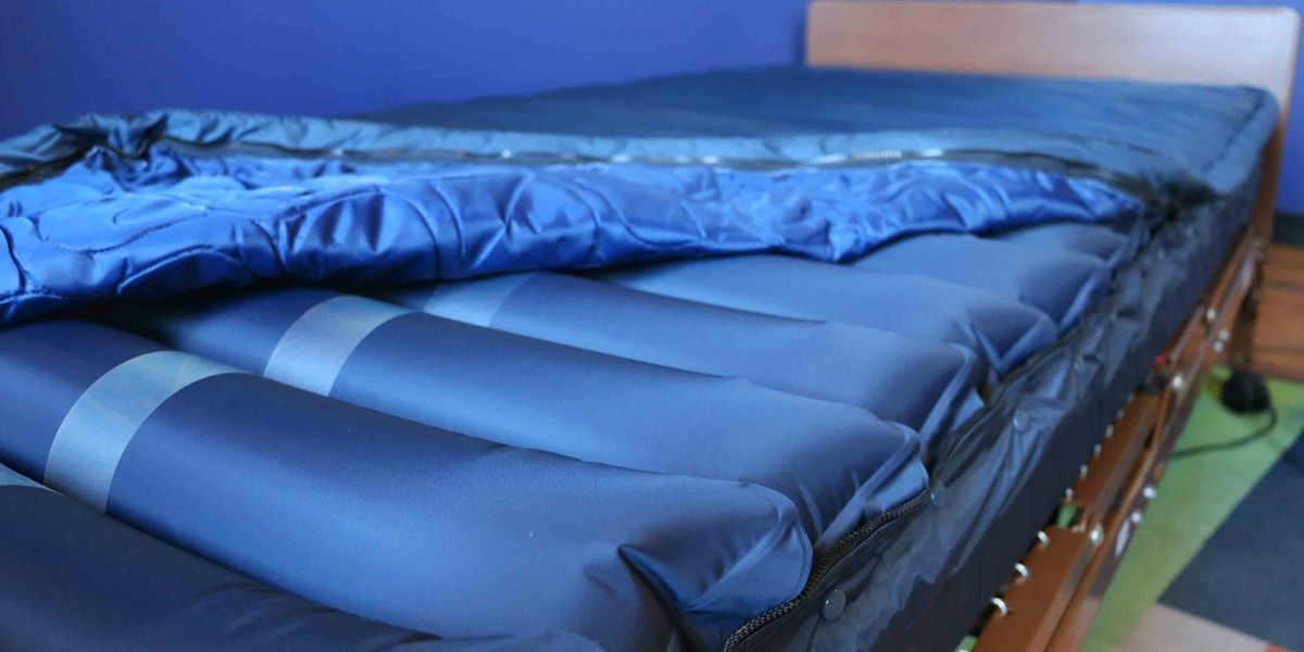 برای درمان زخم بستر تشک مواج سلولی بهتر است یا تخممرغی؟