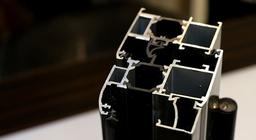 همه چیز در مورد پنجره آلومینیومی ترمال بریک