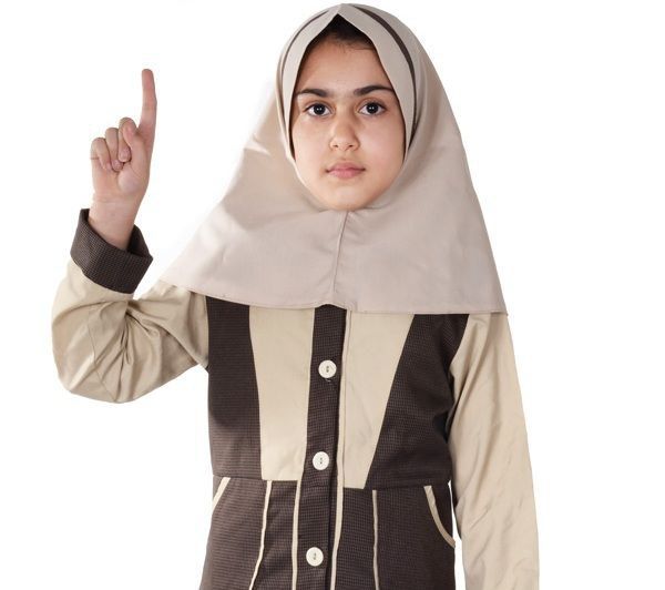 جشن الفبا یک دانش آموز عکس داشتند که بک گراند حذف کردیم