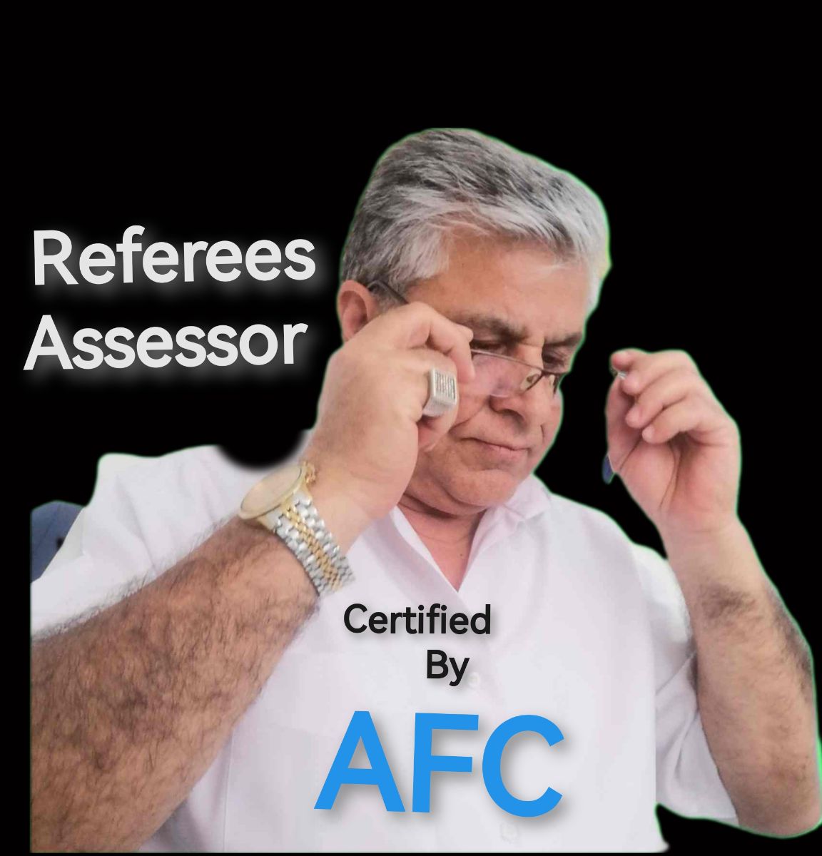 
**داوران عزیز،**
در مسیر پرفراز و نشیب داوری، همواره به یاد داشته باشید که:
🏃♂️ **آمادگی بدنی و ذهنی:** بهترین داوران همیشه در بهترین وضعیت بدنی و ذهنی قرار دارند. تمرینهای منظم و مداوم برای حفظ آمادگی ضروری است.
📚 **یادگیری مستمر:** قوانین فوتبال همیشه در حال تغییر و بهروزرسانی هستند. همواره به یادگیری و بهروز رسانی دانش خود ادامه دهید.
💪 **قاطعیت و ثبات:** تصمیمات شما باید قاطع و براساس قوانین باشد. هرگز تحت تاثیر فشارهای خارجی قرار نگیرید و همیشه به اصول خود پایبند باشید.
🤝 **احترام و ارتباطات:** با بازیکنان، مربیان و همکاران با احترام رفتار کنید. ارتباط موثر و محترمانه میتواند به مدیریت بهتر بازی کمک کند.
🌟 **اعتماد به نفس و صداقت:** به تصمیمات خود اعتماد کنید، اما همیشه آماده باشید تا اشتباهات را بپذیرید و از آنها درس بگیرید.

