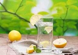 فواید نوشیدن آب با لیمو