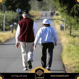 ۶ توصیه برای کاهش و درمان زانو درد در افراد مسن