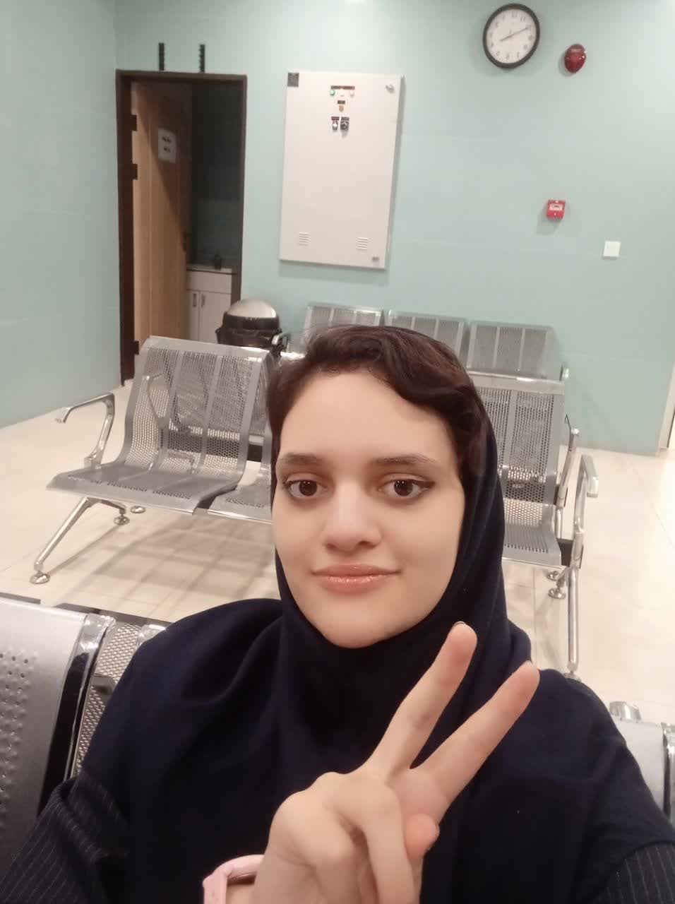 وقتی همزمان هم گل میزنی و هم دندونت درد میکنه و منتظر دندون پزشکی که یک ساعت دیرتر از حالت عادی اومده :/!!!