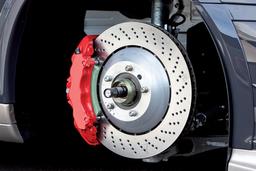 ترمز خالی کردن خودرو چیست و در مواجهه با آن باید چه کرد؟