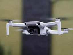 بررسی چند ویژگی کوادکوپتر مویک مینی ۲