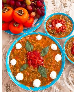 طرز تهیه آش گوجه فرنگی همدانی با لپه خوشمزه و لعابدار