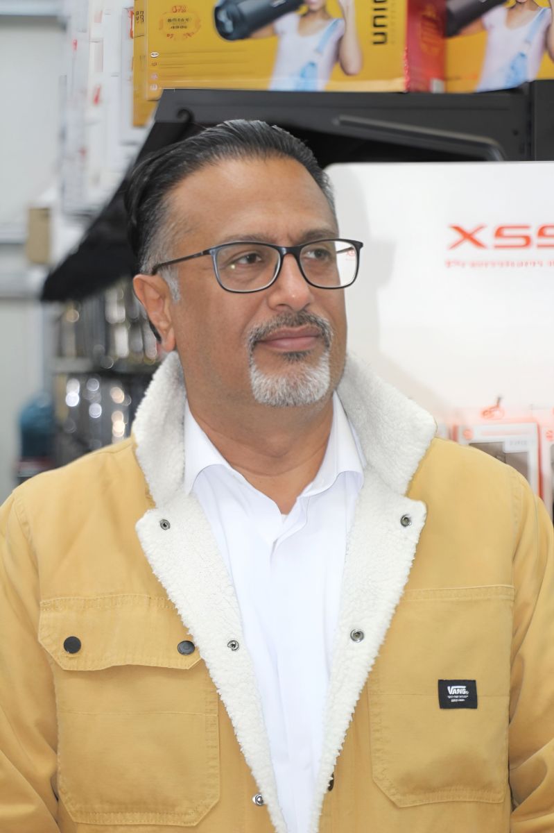 فواد کریمی : هنرپیشه و کارگردان 