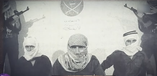 همزمان در درون سوریه اخوان المسلمین اقدام به شورش علیه حکومت بعث کرد که یکی از پیامدهای آن ترور ناموفق اسد در ۲۶ ژوئن ۱۹۸۰ بود. 