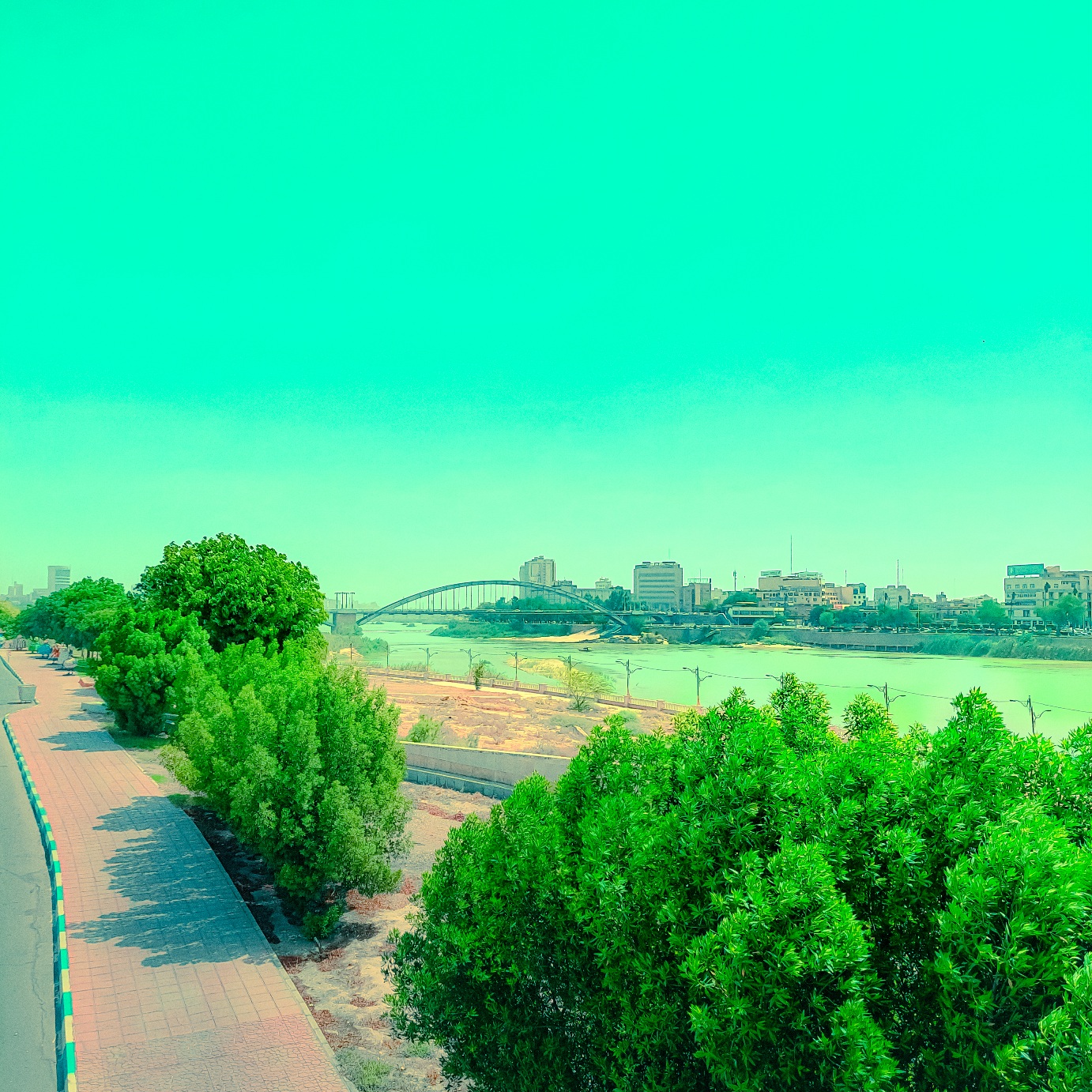 اهواز، وهمآلود ١٤٠٤