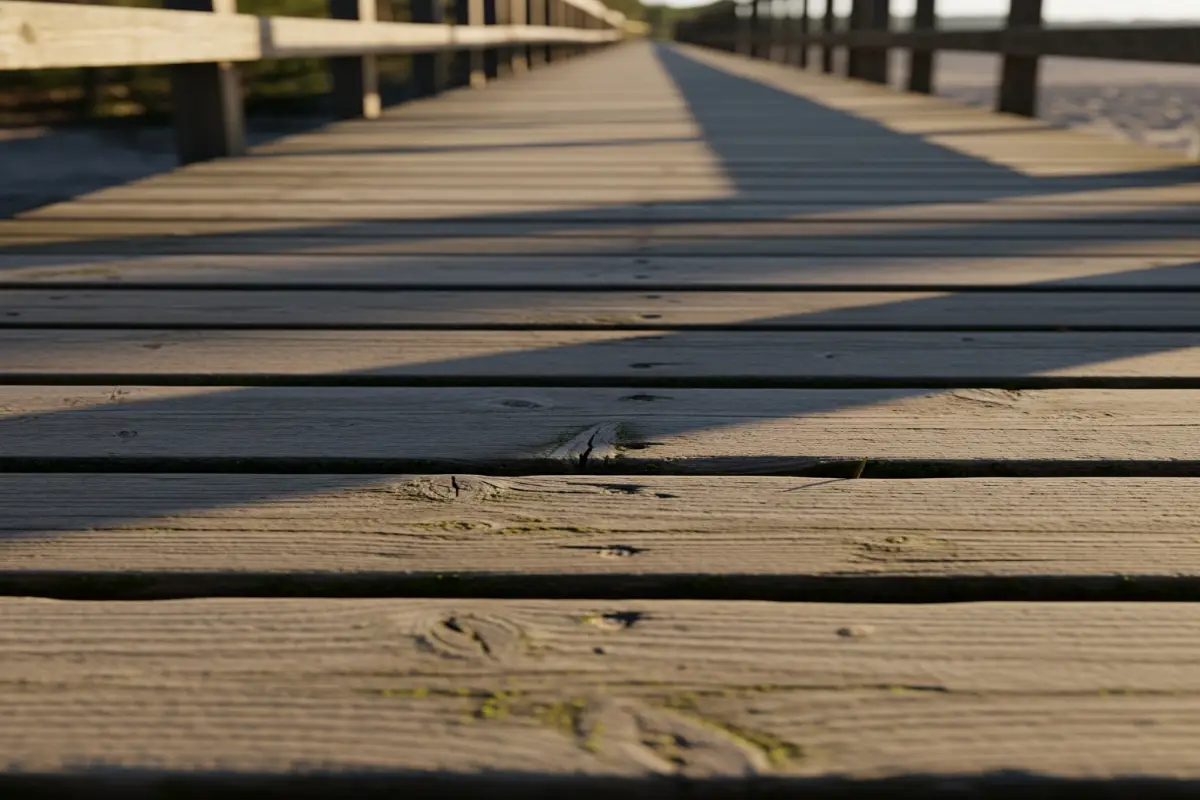 تخته زیرپایی و نقش چوب های وارداتی روسی