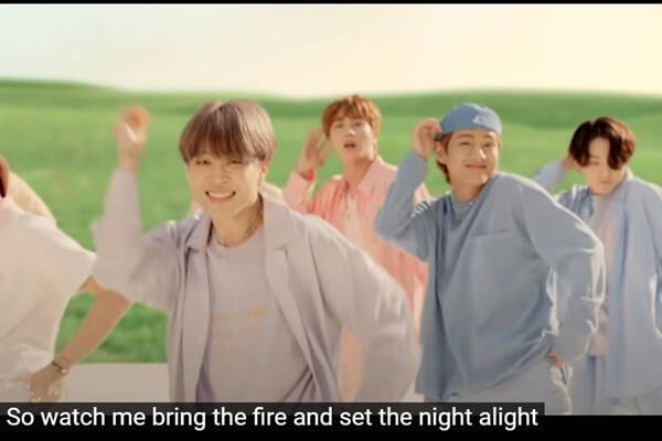 «نگاهم کن، برایم آتش بیاور و شب را نورانی کن!»