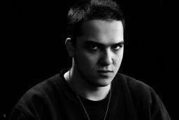 نگاهی به پرونده‌ی کاری بامداد در تشکل پلاک