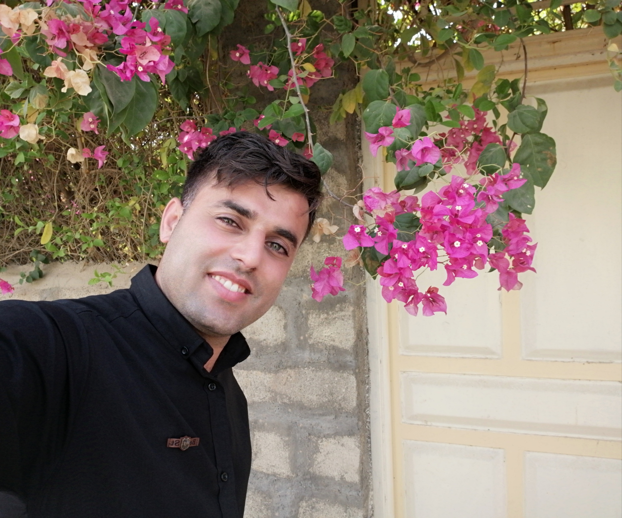 لبخند نوعی نیایش ست. 