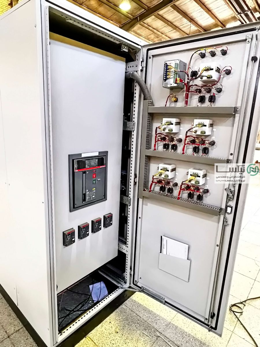 تابلوبرق ایستاده