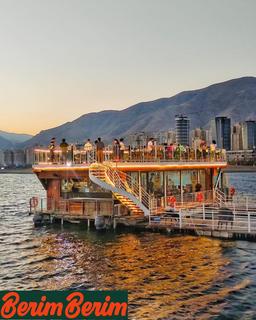 کافه روباز با موسیقی زنده