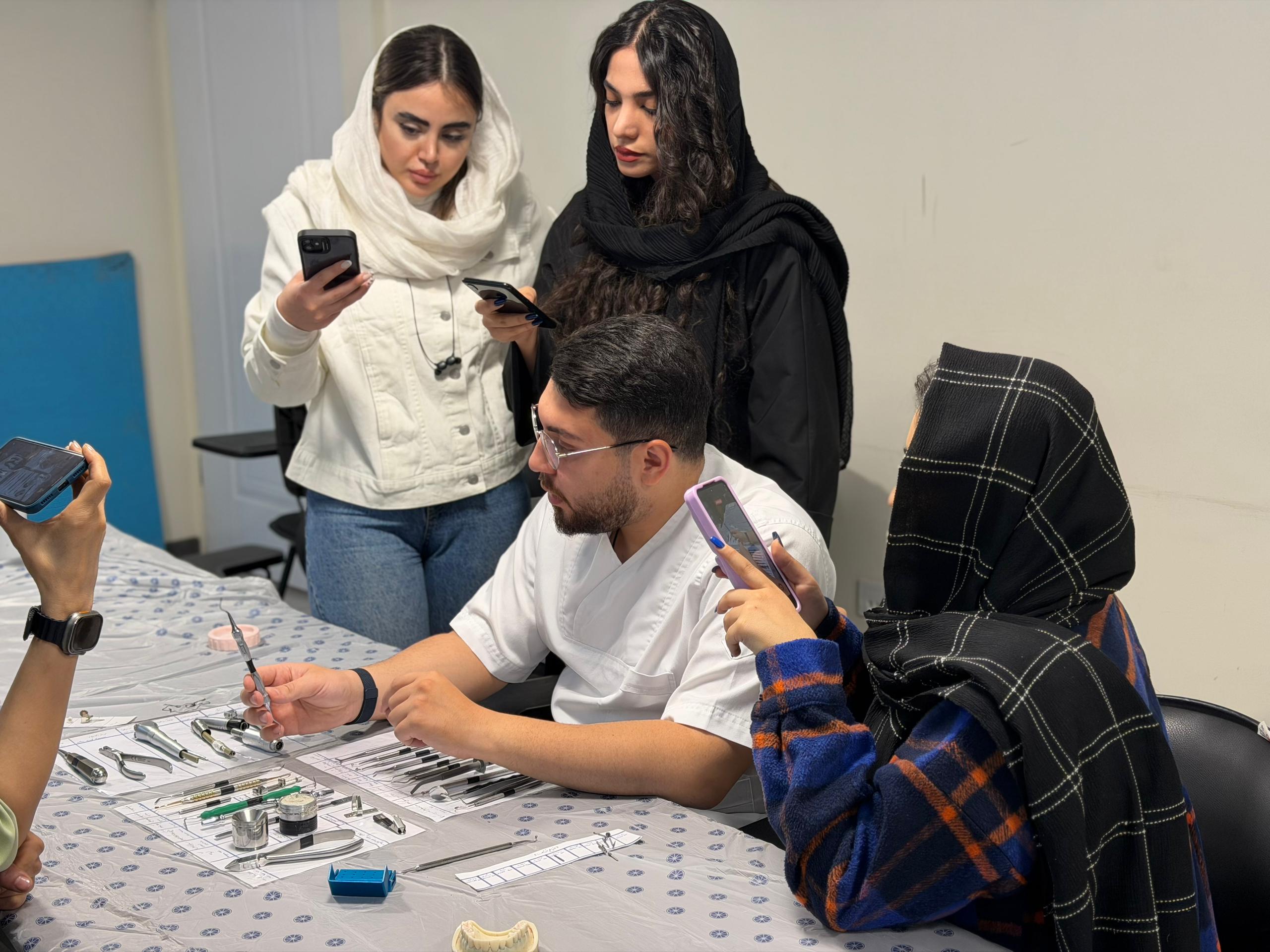 کارگاه عملی ابزار شناسی دستیارکناردندانپزشک