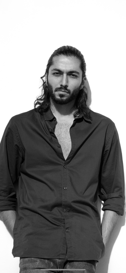 خلاصه ای از بیوگرافی شخصی و هنری کیسان دیباج+عکس ها