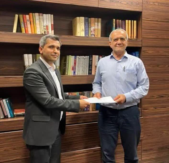 شریفی زارچی در کنار رئیس جمهور