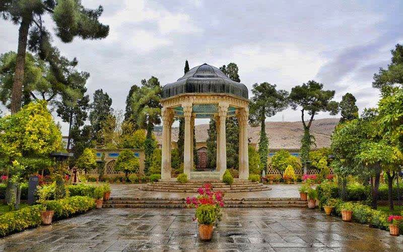 الا یا ایها الساقی ادر کاسا و ناولها